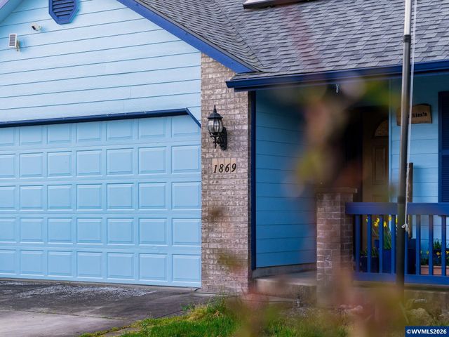 1869 Plateau St NE, Salem, OR 97305