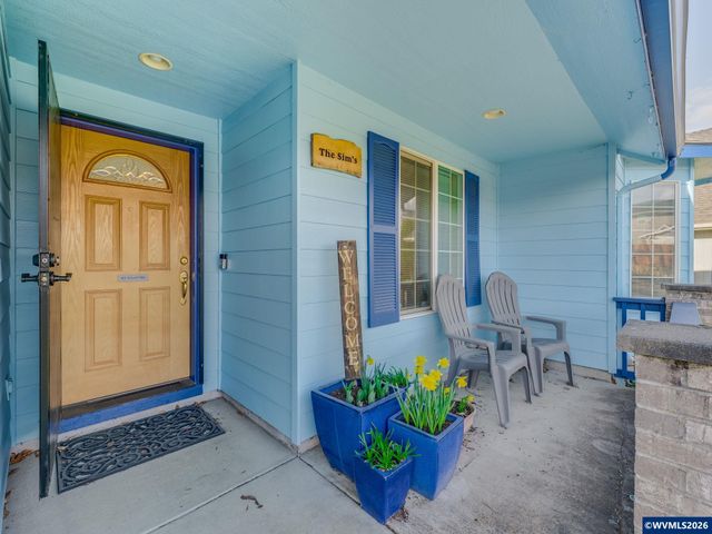 1869 Plateau St NE, Salem, OR 97305