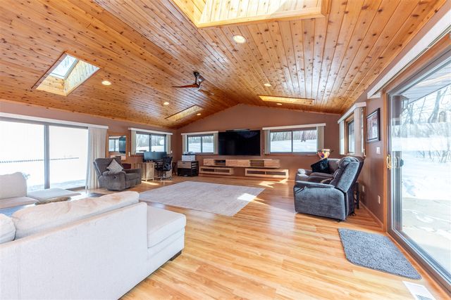 8655 Joeys Drive, Pinckney, MI 48169