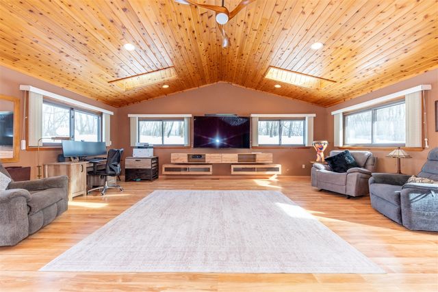 8655 Joeys Drive, Pinckney, MI 48169