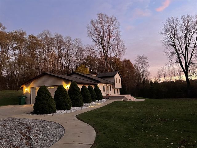 8655 Joeys Drive, Pinckney, MI 48169