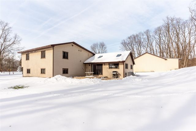 8655 Joeys Drive, Pinckney, MI 48169