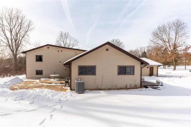 8655 Joeys Drive, Pinckney, MI 48169