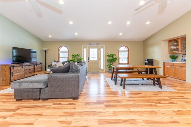 8655 Joeys Drive, Pinckney, MI 48169