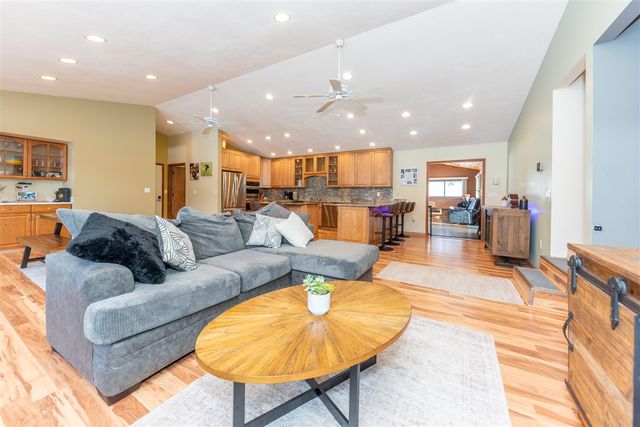 8655 Joeys Drive, Pinckney, MI 48169