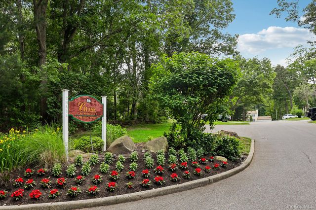 16 Chase Commons 16, Yaphank, NY 11980
