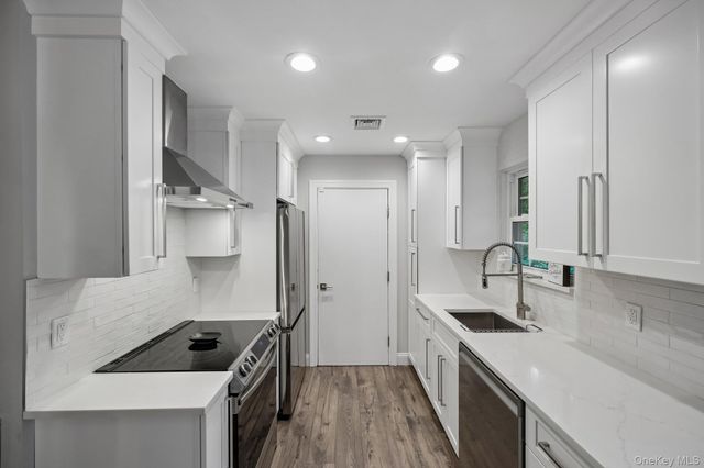 16 Chase Commons 16, Yaphank, NY 11980