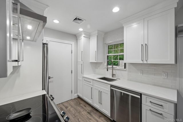 16 Chase Commons 16, Yaphank, NY 11980