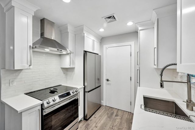 16 Chase Commons 16, Yaphank, NY 11980