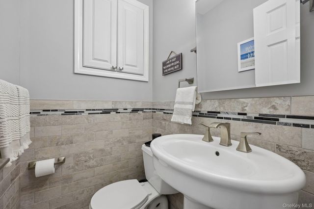 16 Chase Commons 16, Yaphank, NY 11980
