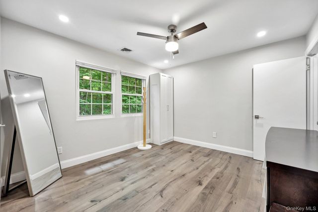 16 Chase Commons 16, Yaphank, NY 11980