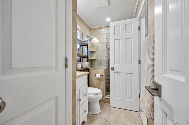 16 Chase Commons 16, Yaphank, NY 11980