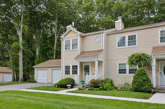 16 Chase Commons 16, Yaphank, NY 11980
