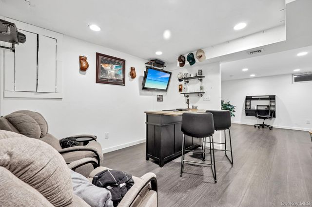 16 Chase Commons 16, Yaphank, NY 11980