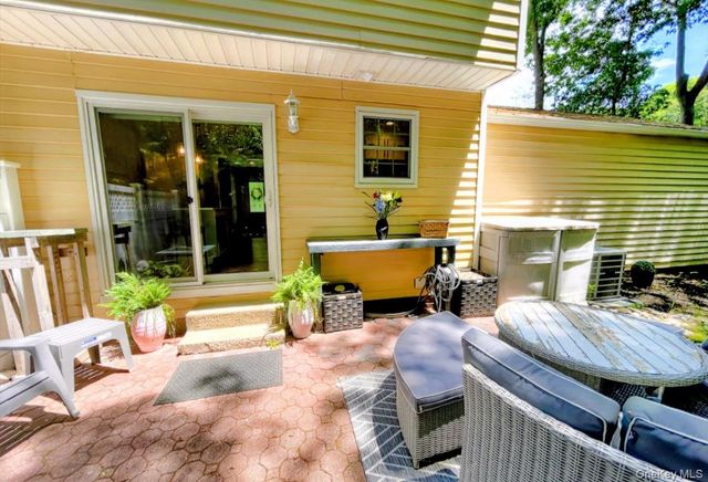 16 Chase Commons 16, Yaphank, NY 11980