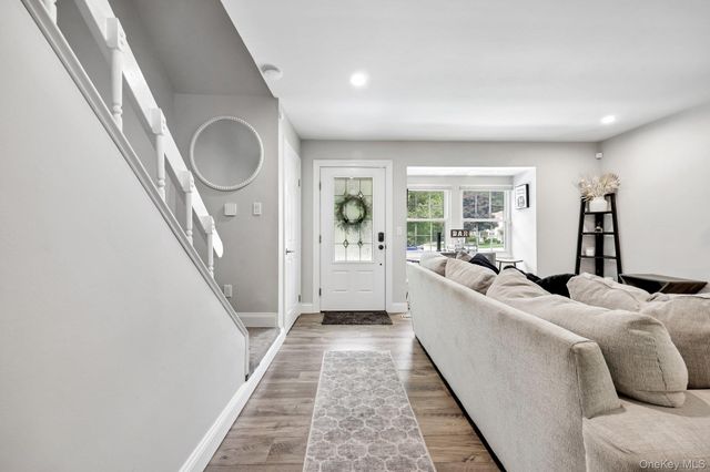 16 Chase Commons 16, Yaphank, NY 11980