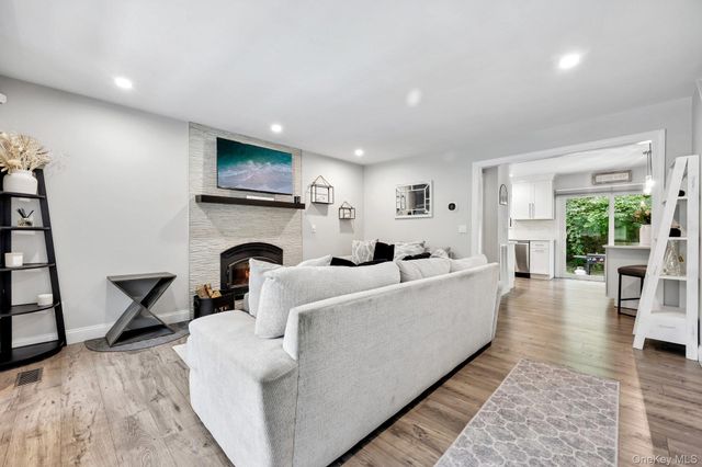 16 Chase Commons 16, Yaphank, NY 11980