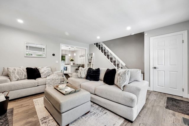16 Chase Commons 16, Yaphank, NY 11980