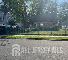 59 Idlewild Road, Edison, NJ 08817