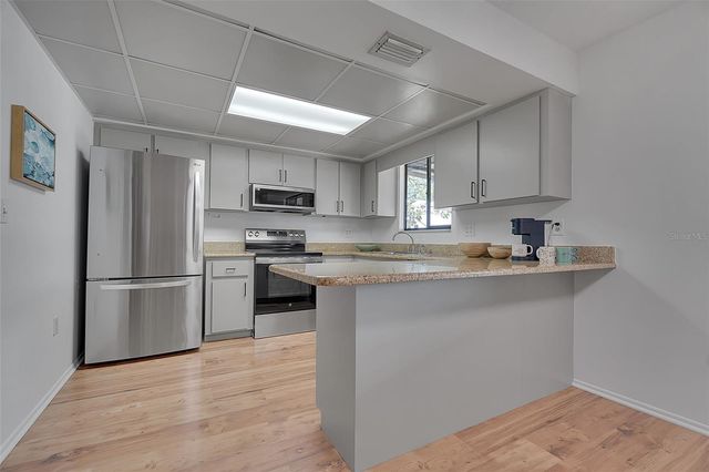 7206 8TH AVENUE NW, Bradenton, FL 34209