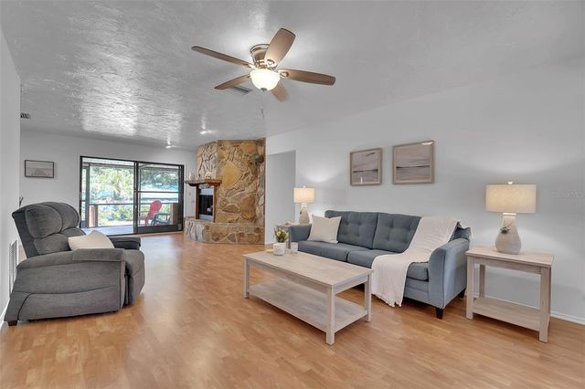 7206 8TH AVENUE NW, Bradenton, FL 34209