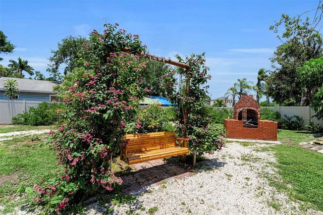 7206 8TH AVENUE NW, Bradenton, FL 34209