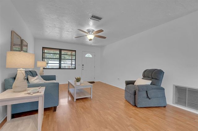 7206 8TH AVENUE NW, Bradenton, FL 34209