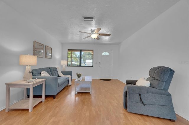 7206 8TH AVENUE NW, Bradenton, FL 34209