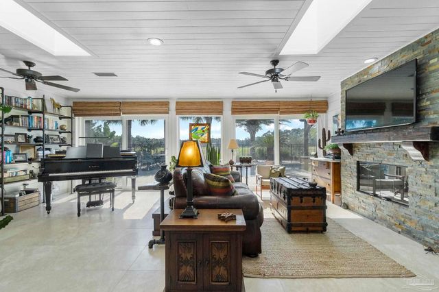 5505 Navaho Dr, Pensacola, FL 32507