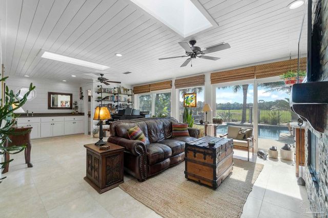 5505 Navaho Dr, Pensacola, FL 32507