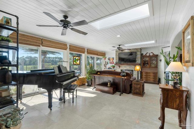 5505 Navaho Dr, Pensacola, FL 32507