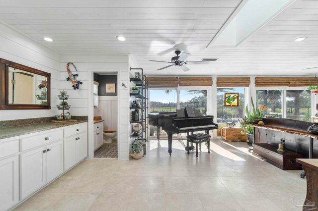 5505 Navaho Dr, Pensacola, FL 32507