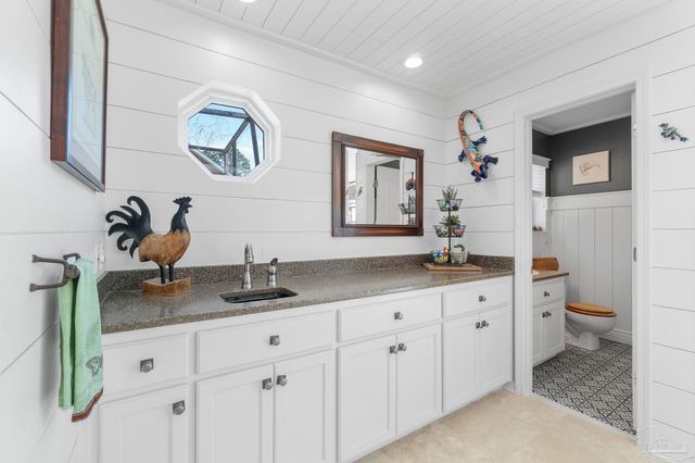 5505 Navaho Dr, Pensacola, FL 32507