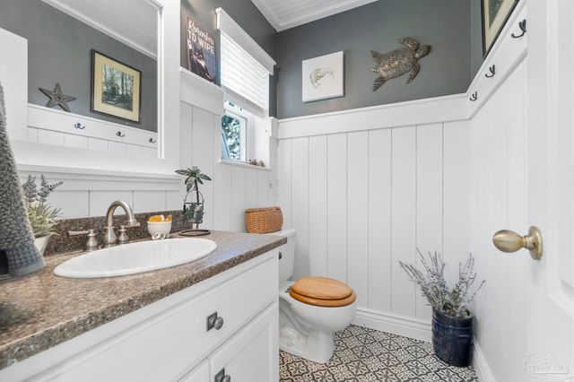 5505 Navaho Dr, Pensacola, FL 32507