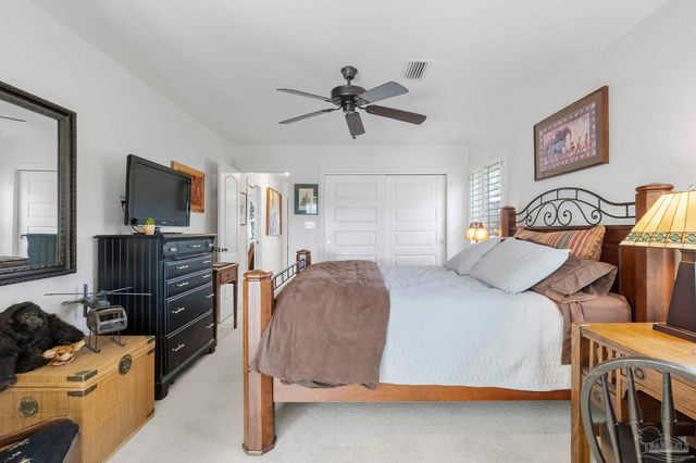 5505 Navaho Dr, Pensacola, FL 32507