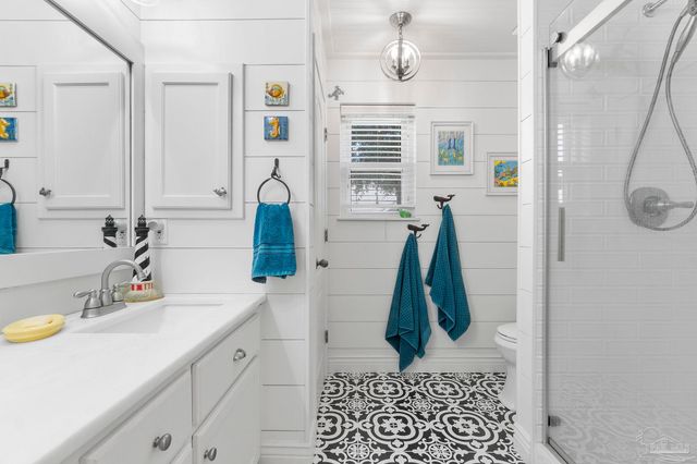 5505 Navaho Dr, Pensacola, FL 32507