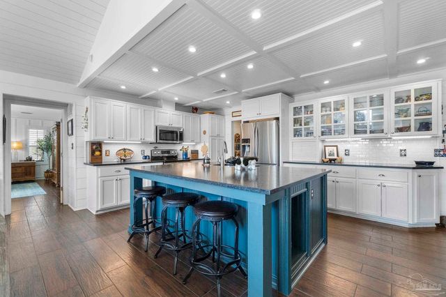 5505 Navaho Dr, Pensacola, FL 32507