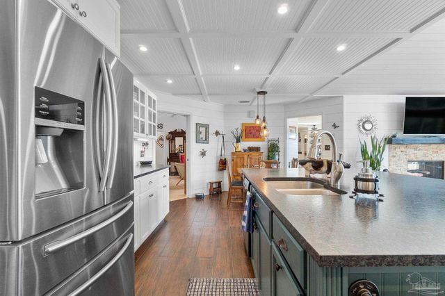 5505 Navaho Dr, Pensacola, FL 32507