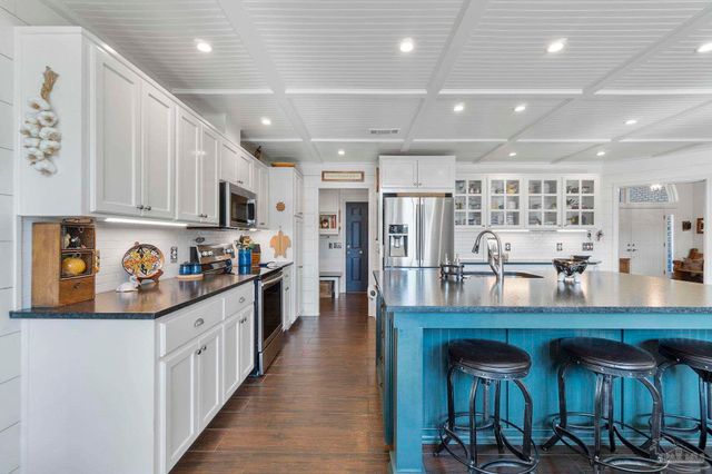 5505 Navaho Dr, Pensacola, FL 32507