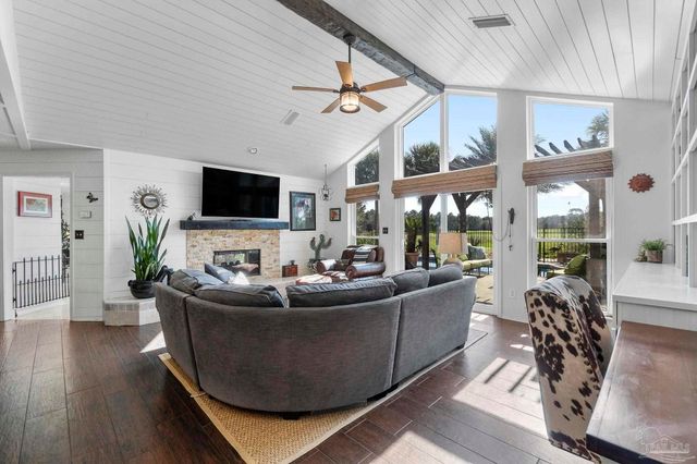 5505 Navaho Dr, Pensacola, FL 32507