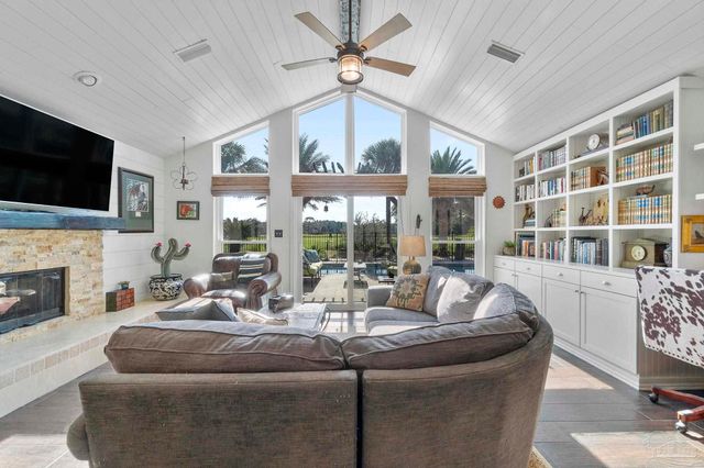 5505 Navaho Dr, Pensacola, FL 32507