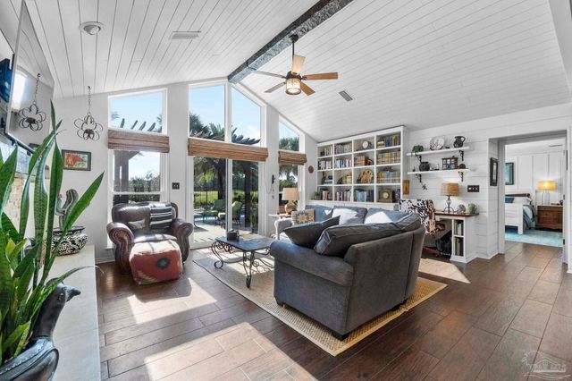 5505 Navaho Dr, Pensacola, FL 32507