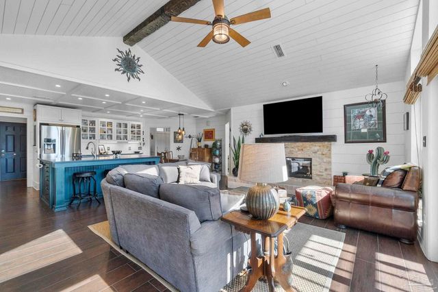 5505 Navaho Dr, Pensacola, FL 32507