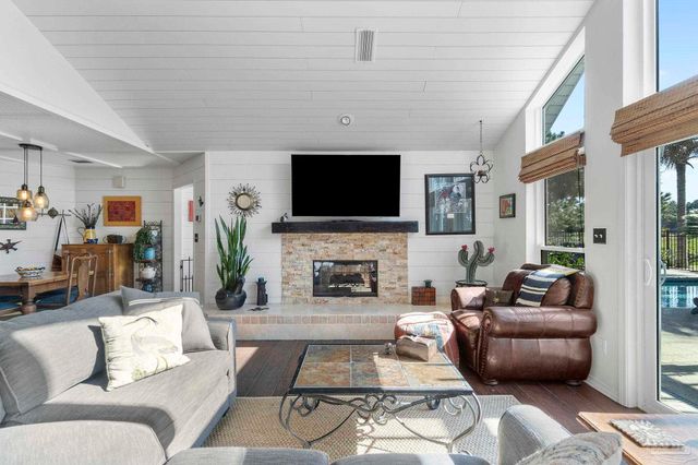 5505 Navaho Dr, Pensacola, FL 32507