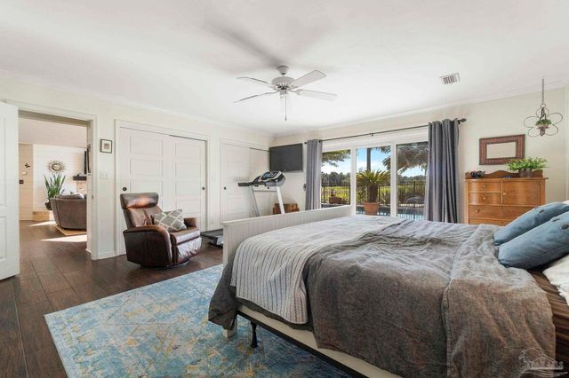 5505 Navaho Dr, Pensacola, FL 32507