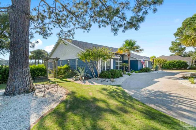 5505 Navaho Dr, Pensacola, FL 32507