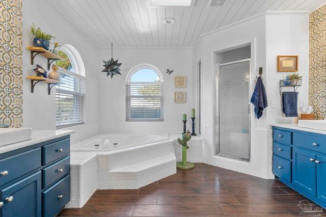 5505 Navaho Dr, Pensacola, FL 32507