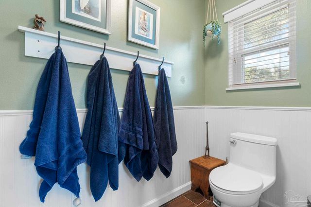 5505 Navaho Dr, Pensacola, FL 32507