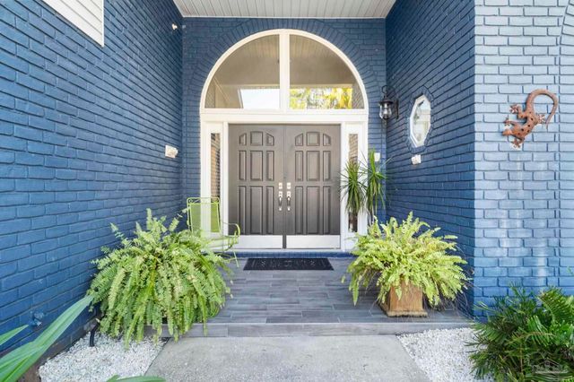 5505 Navaho Dr, Pensacola, FL 32507