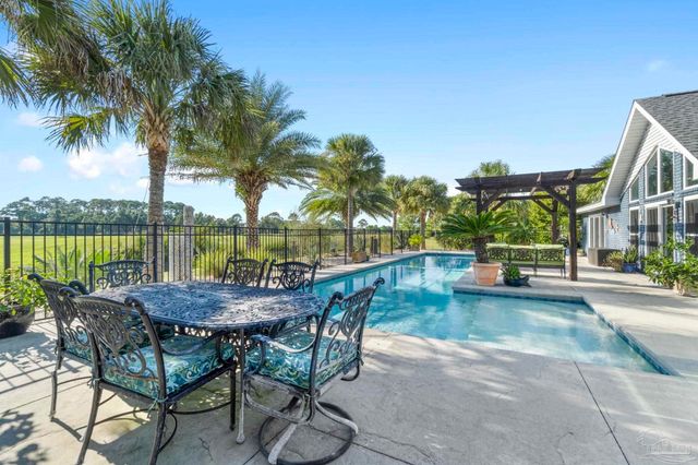 5505 Navaho Dr, Pensacola, FL 32507